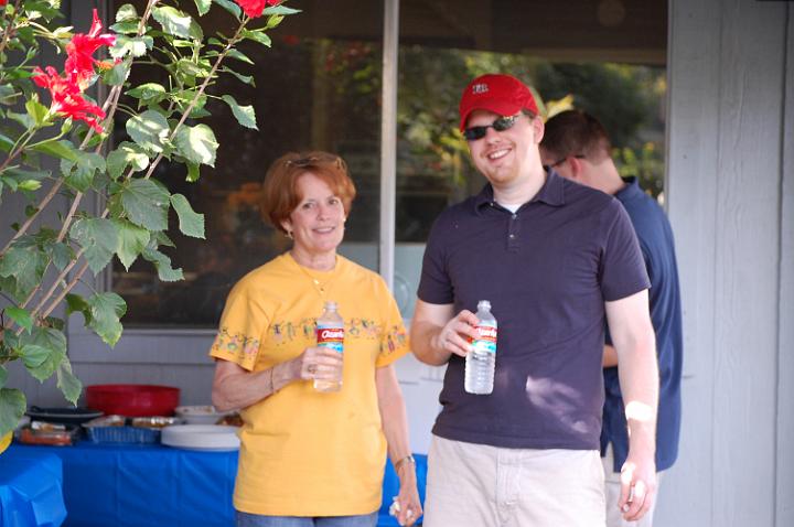 Downsized Image [Crawfish Boil 2008-35.JPG - 2413kB]